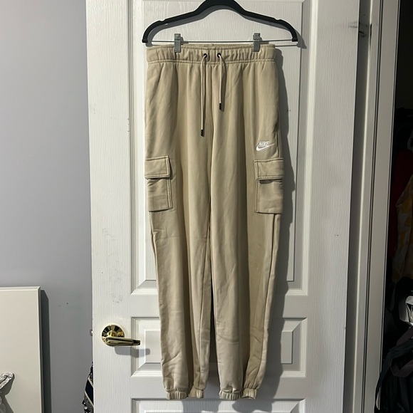 Beige nike cargo sweatpants - Picture 1 of 3